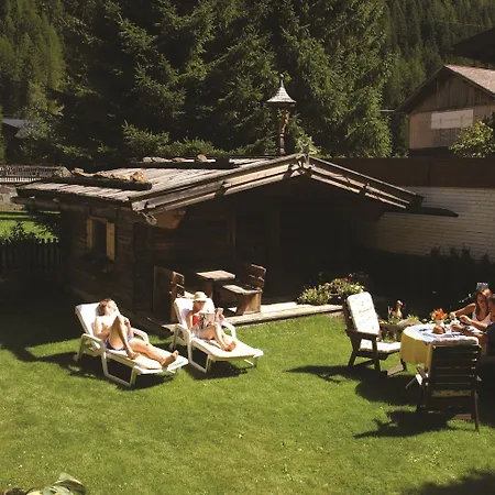 לינה וארוחת בוקר Sportpension Carinthia 3*
